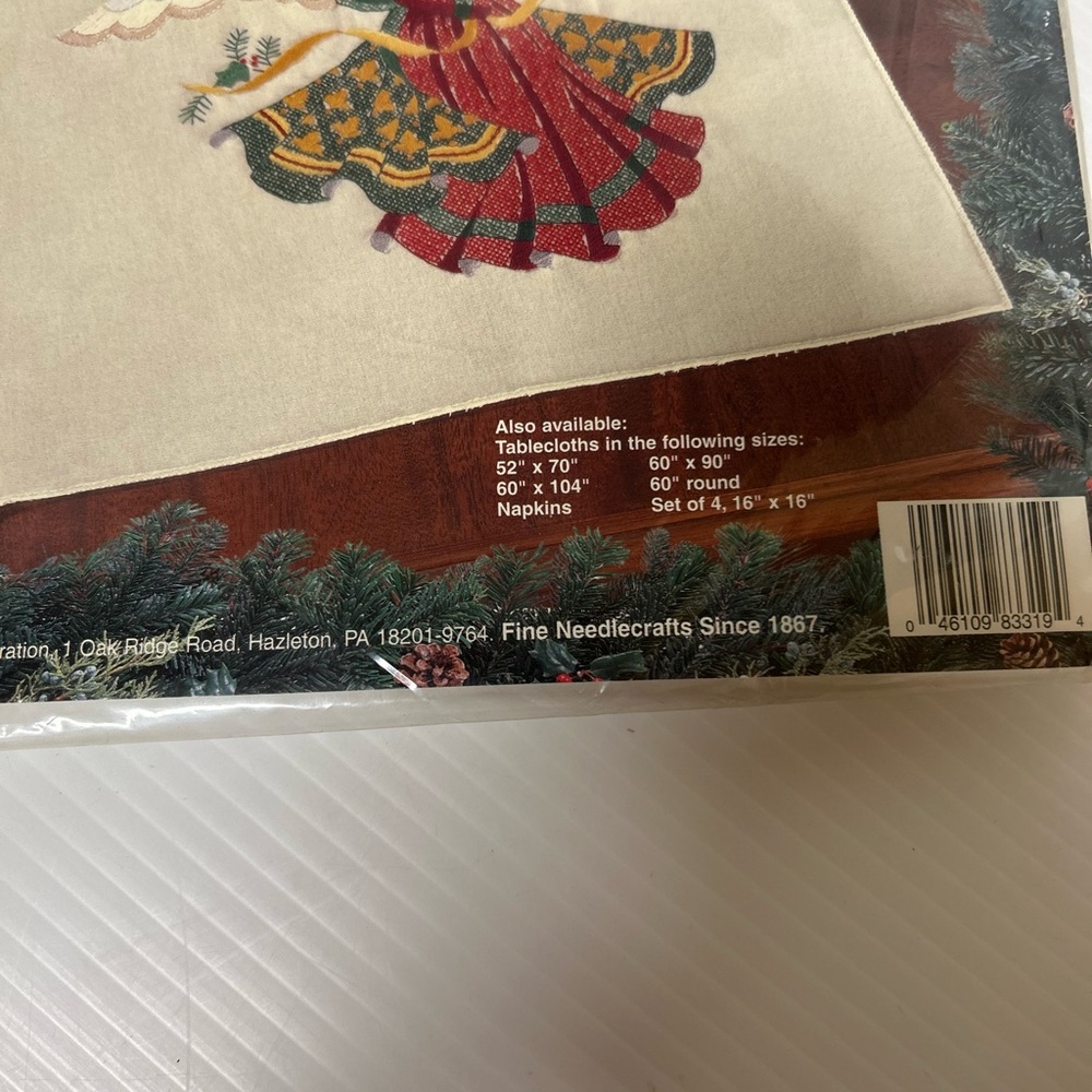 1995 Buncilla Angels of Christmas Counted Cross Stitch Table Runner Kit 83319 - Picture 2 of 5